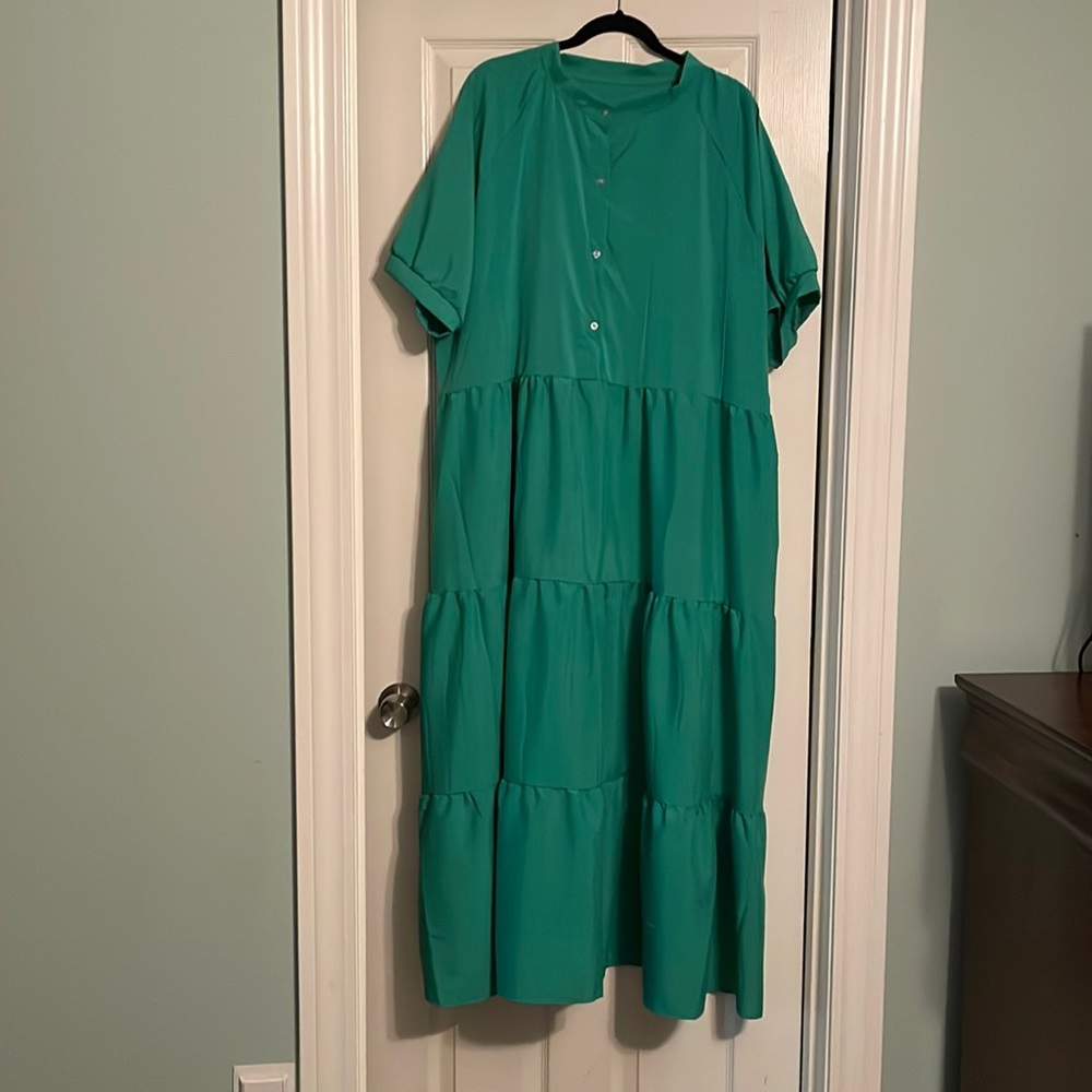 Kelly green short sleeve layered maxi dress